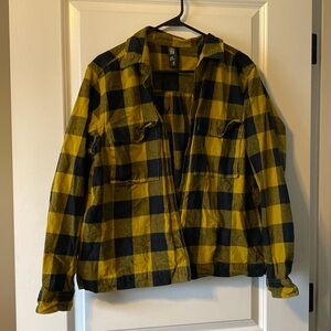 Mountain hardware extra large flannel with pockets
